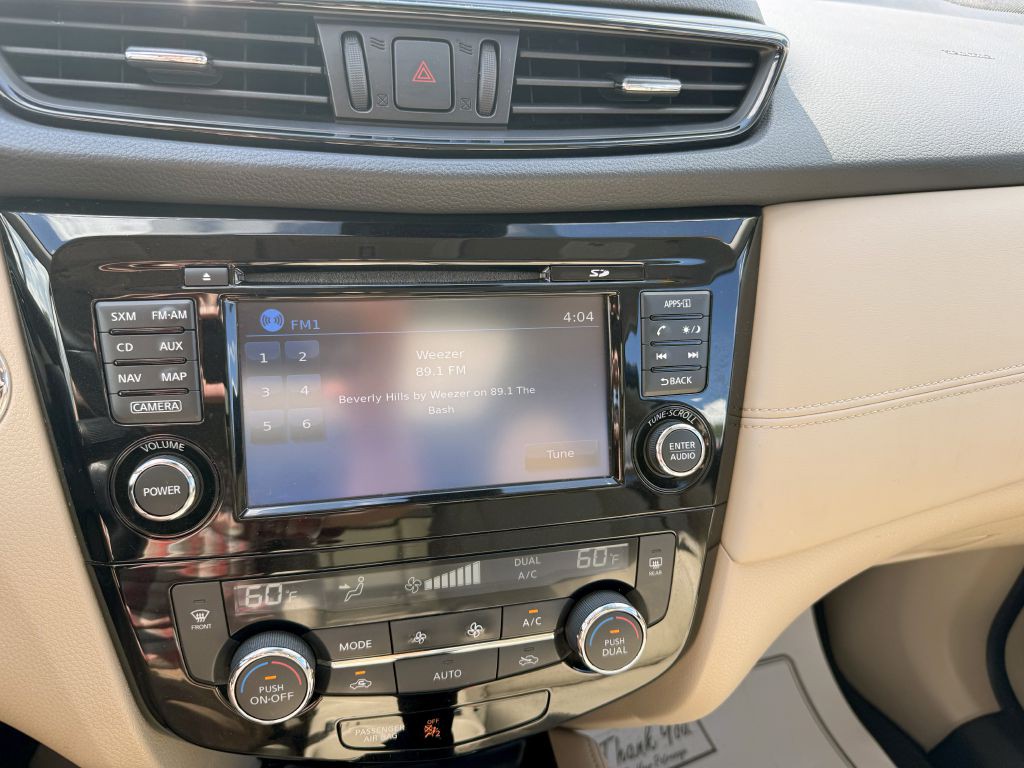 2017 Nissan Rogue Image 16
