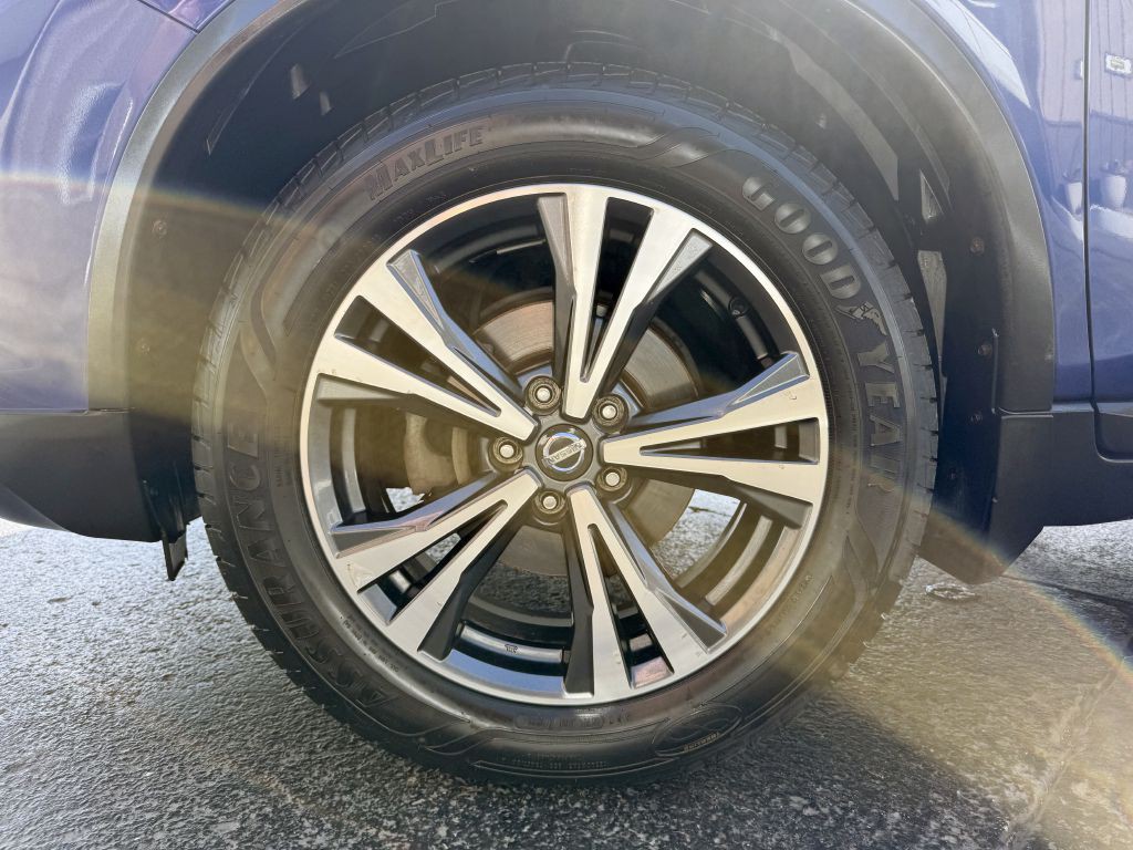 2017 Nissan Rogue Image 25