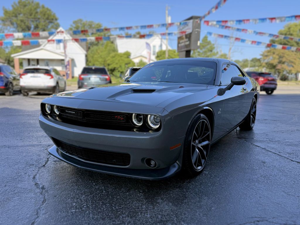 2017 Dodge Challenger Image 4