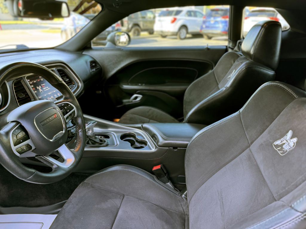 2017 Dodge Challenger Image 10