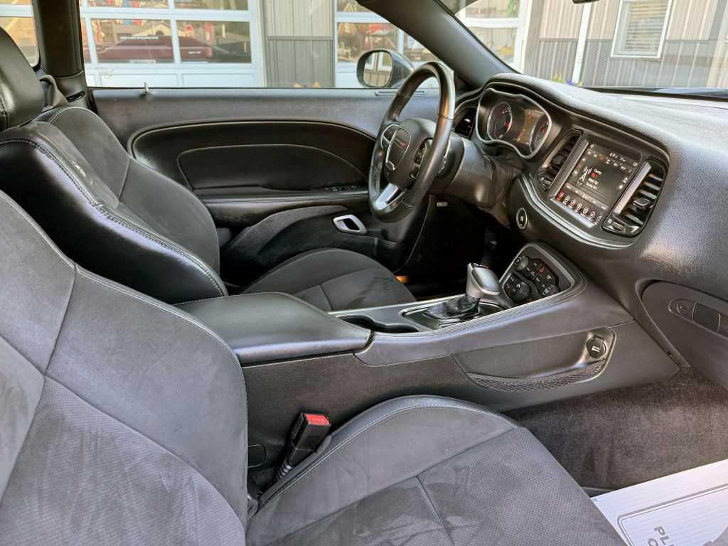 2017 Dodge Challenger Image 12