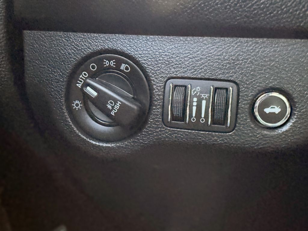 2017 Dodge Challenger Image 27