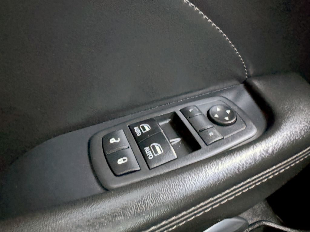 2017 Dodge Challenger Image 28