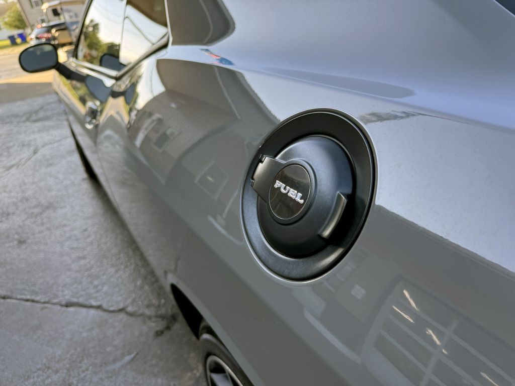 2017 Dodge Challenger Image 30