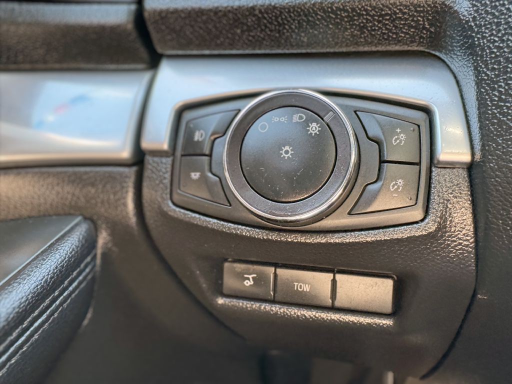 2017 Ford Explorer Image 24