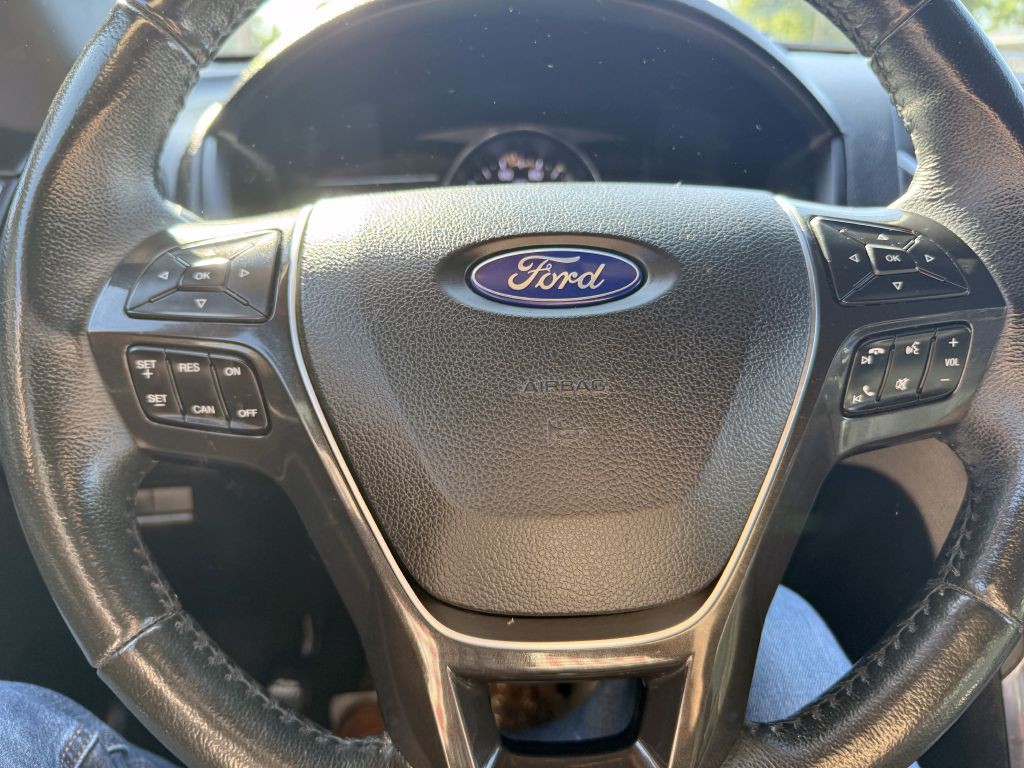 2017 Ford Explorer Image 16