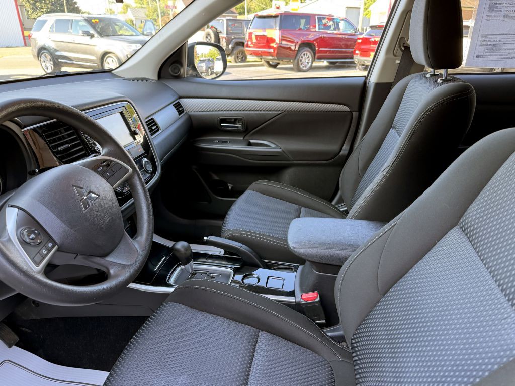 2018 Mitsubishi Outlander Image 9