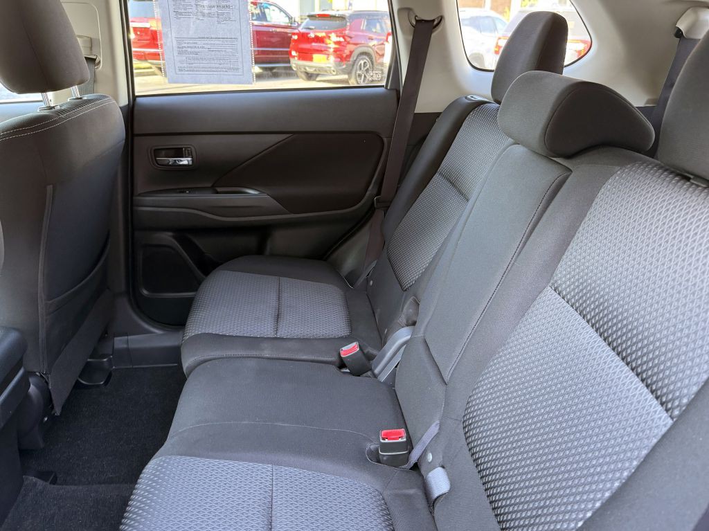 2018 Mitsubishi Outlander Image 10