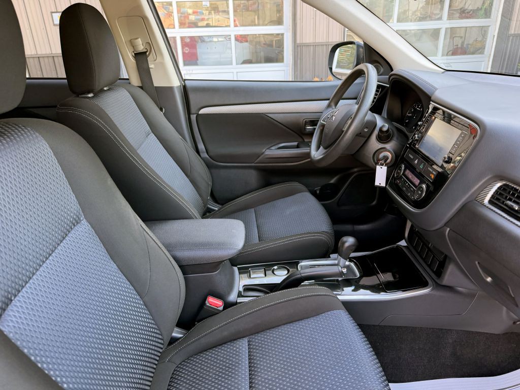 2018 Mitsubishi Outlander Image 12