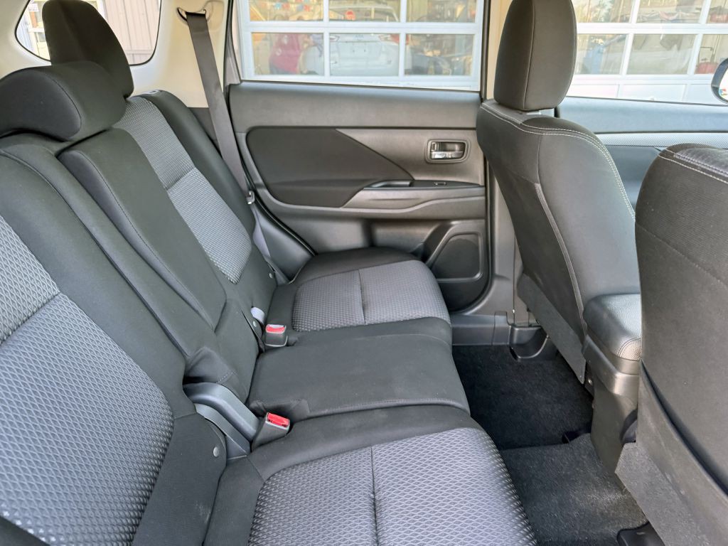 2018 Mitsubishi Outlander Image 13