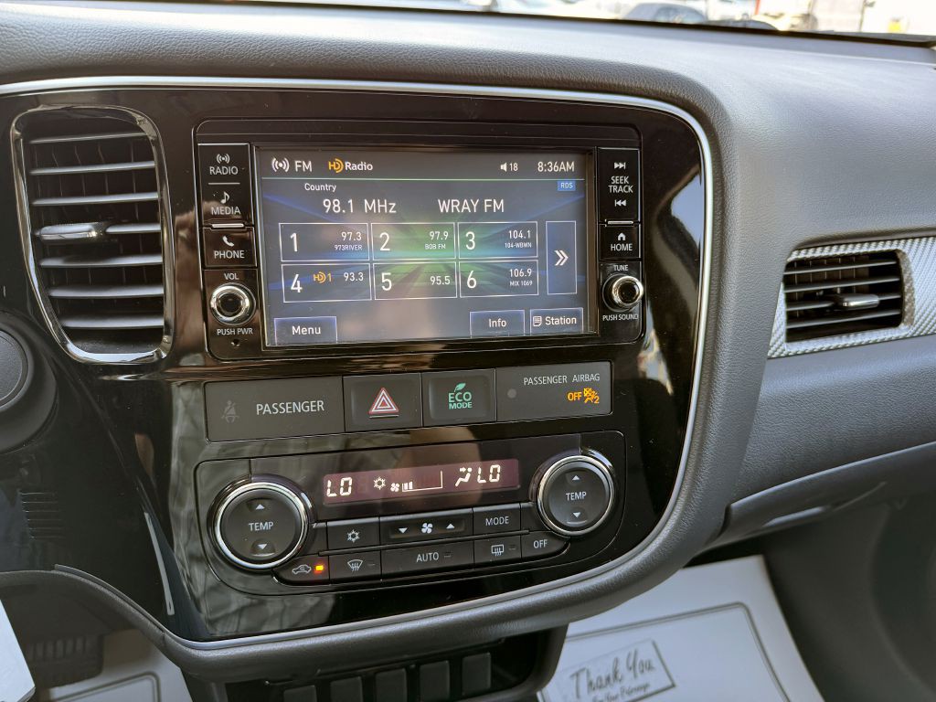 2018 Mitsubishi Outlander Image 16