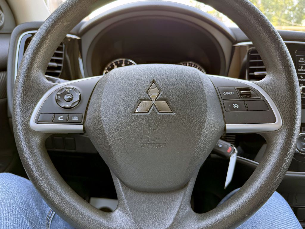 2018 Mitsubishi Outlander Image 17