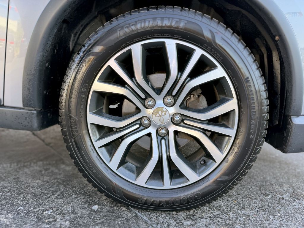 2018 Mitsubishi Outlander Image 21