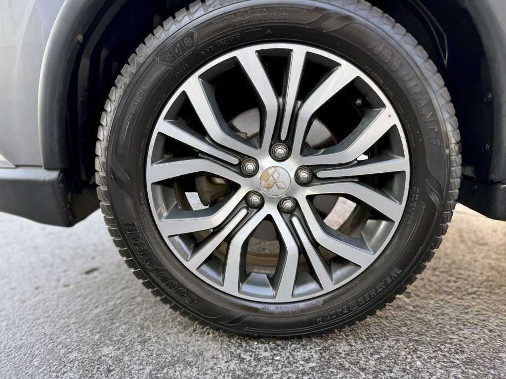 2018 Mitsubishi Outlander Image 23
