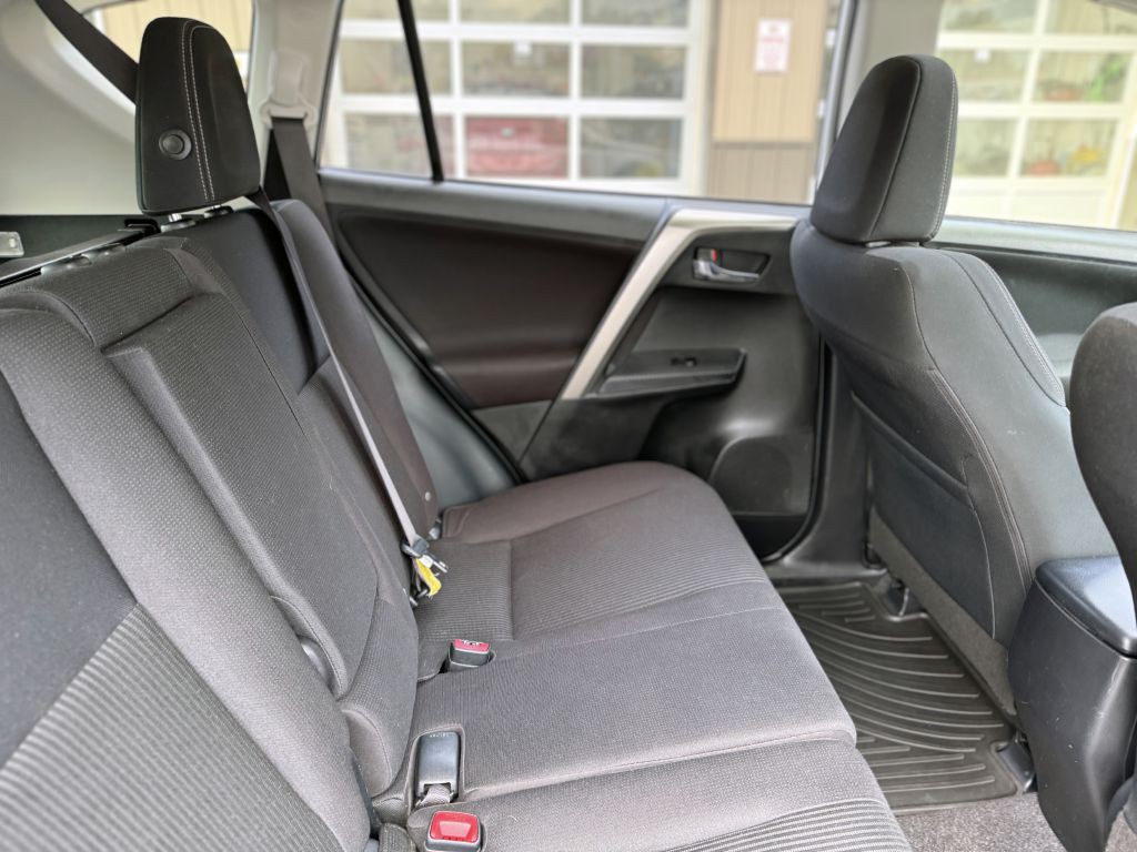 2015 Toyota Rav4 Image 12