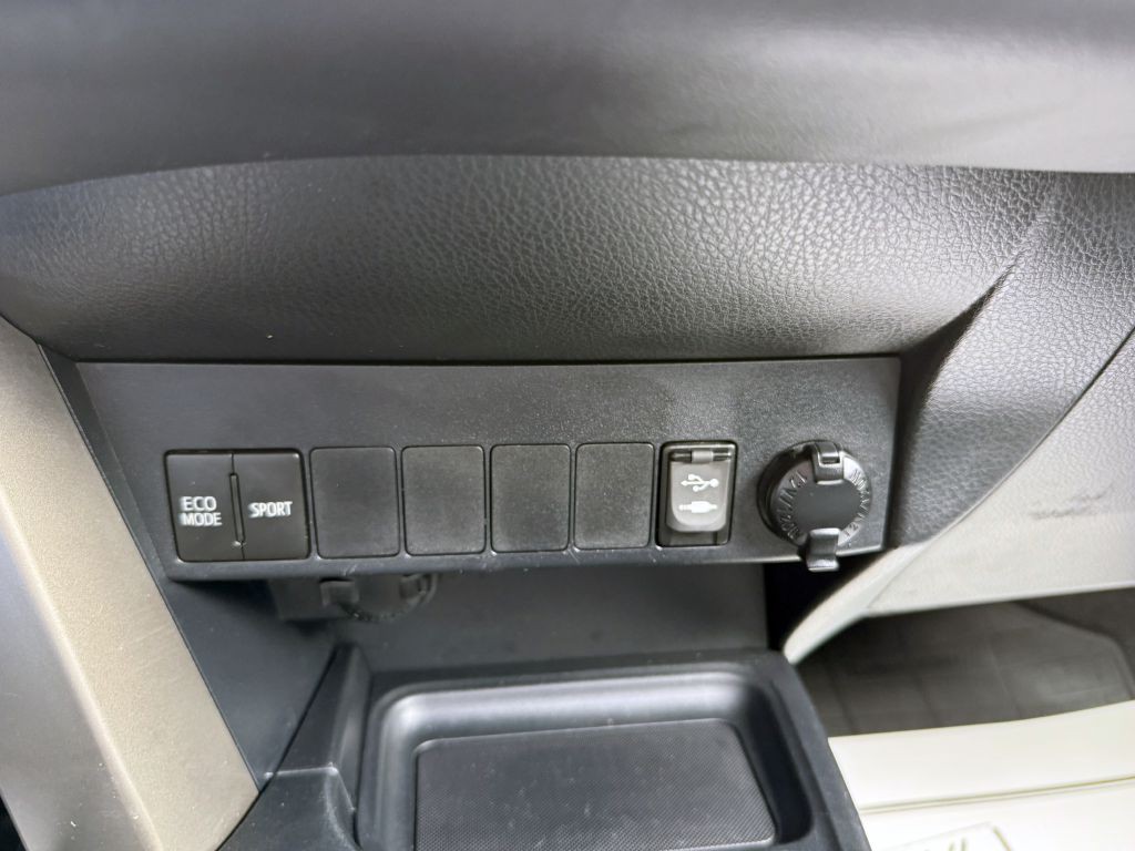 2015 Toyota Rav4 Image 21