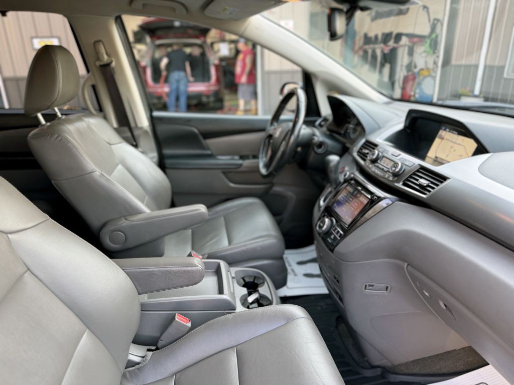 2015 Honda Odyssey Image 13