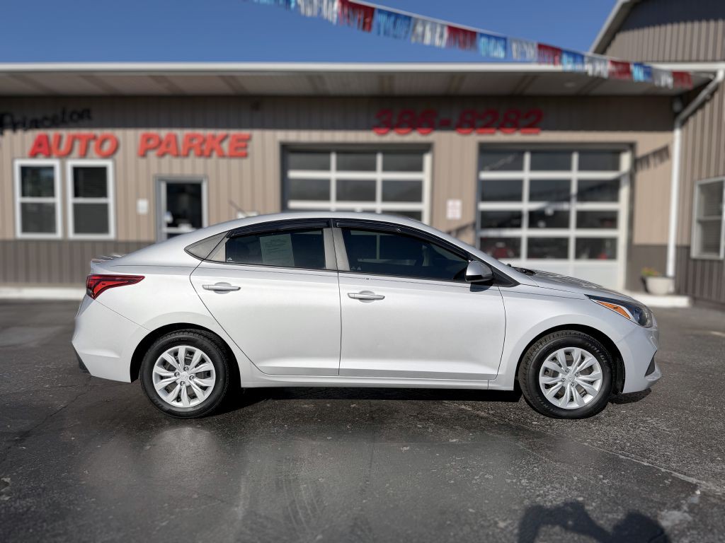 2022 Hyundai Accent Image 1