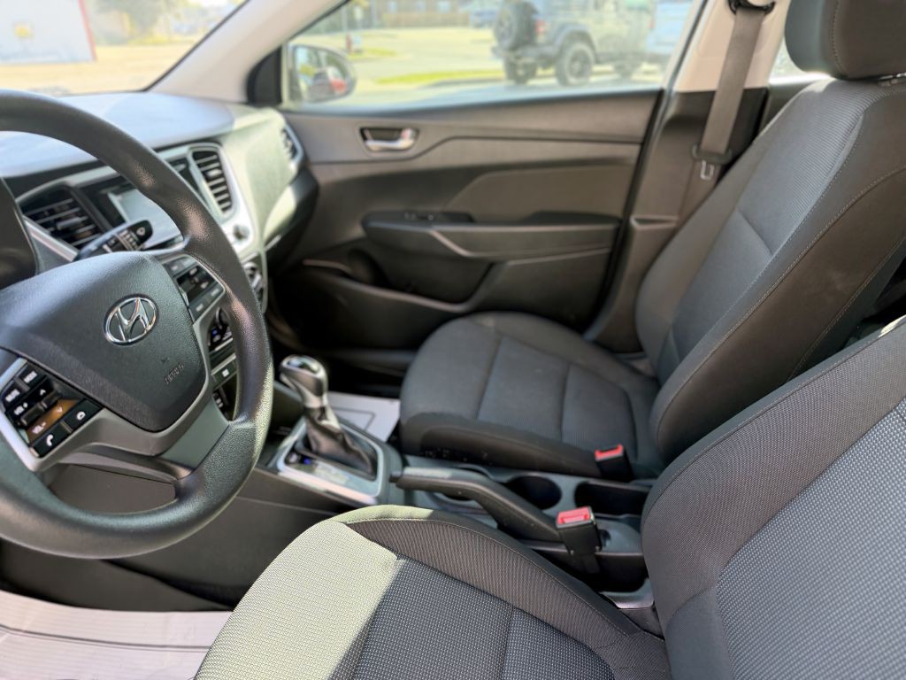 2022 Hyundai Accent Image 9