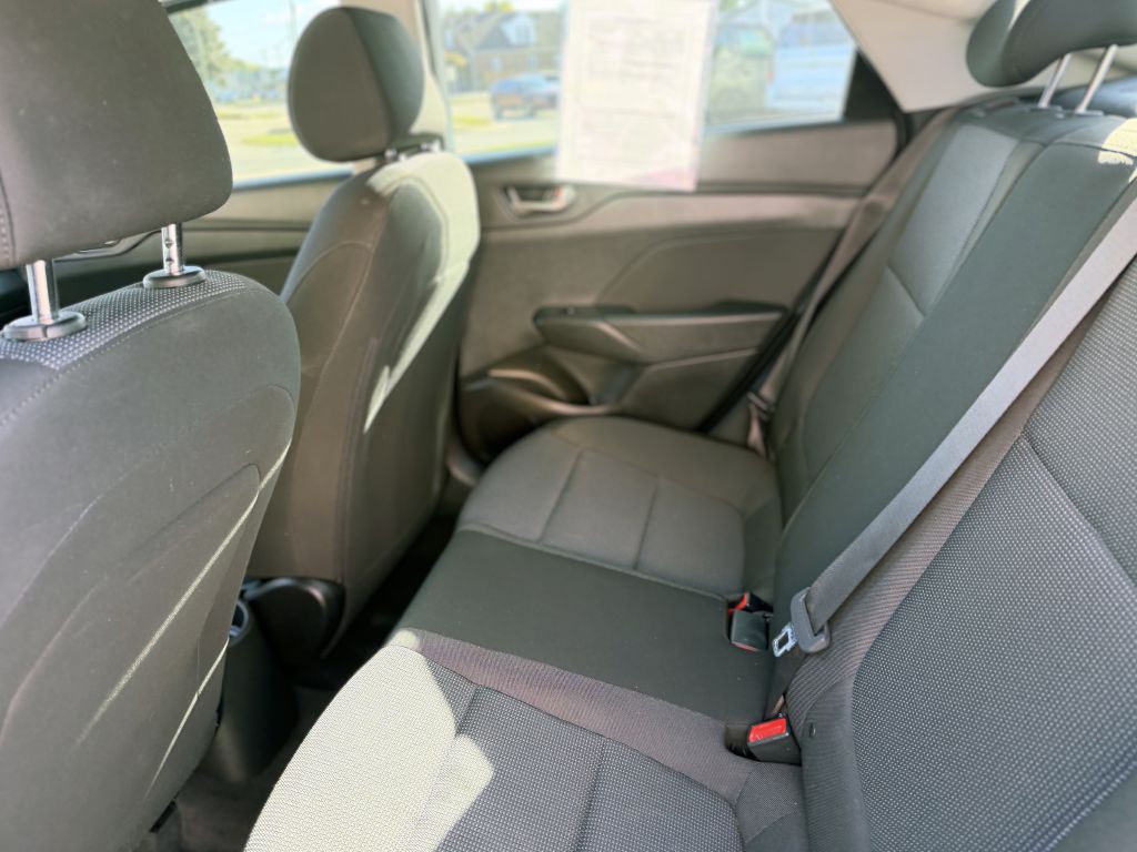 2022 Hyundai Accent Image 10