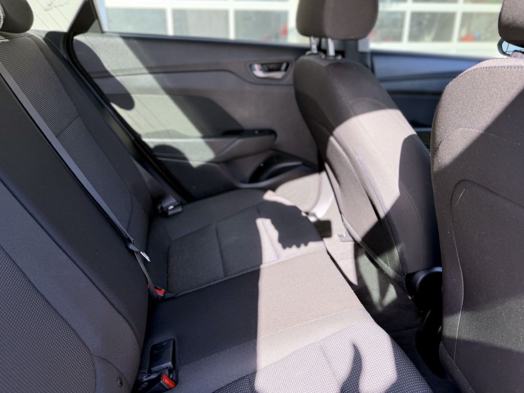 2022 Hyundai Accent Image 12