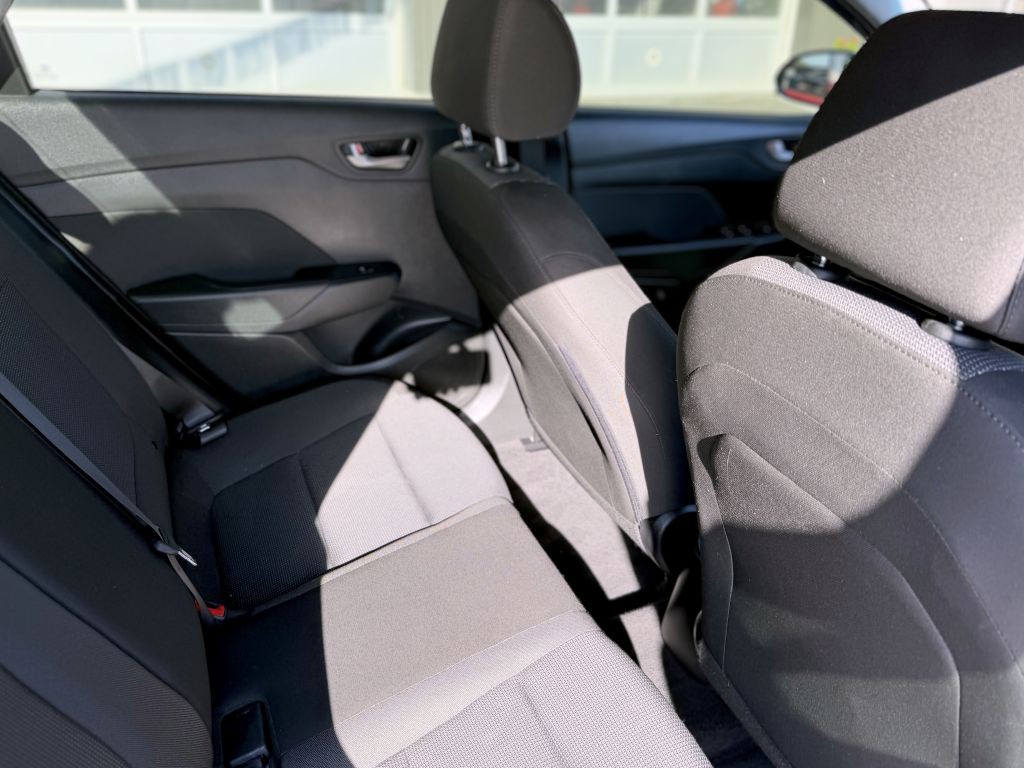 2022 Hyundai Accent Image 13