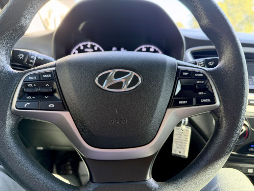 2022 Hyundai Accent Image 14