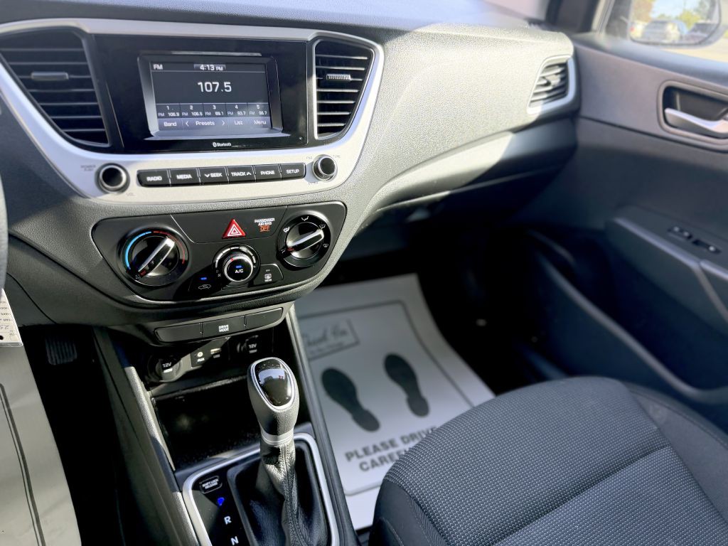 2022 Hyundai Accent Image 15