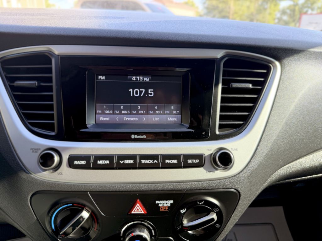 2022 Hyundai Accent Image 16
