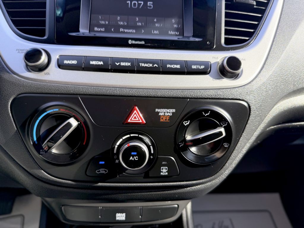 2022 Hyundai Accent Image 17