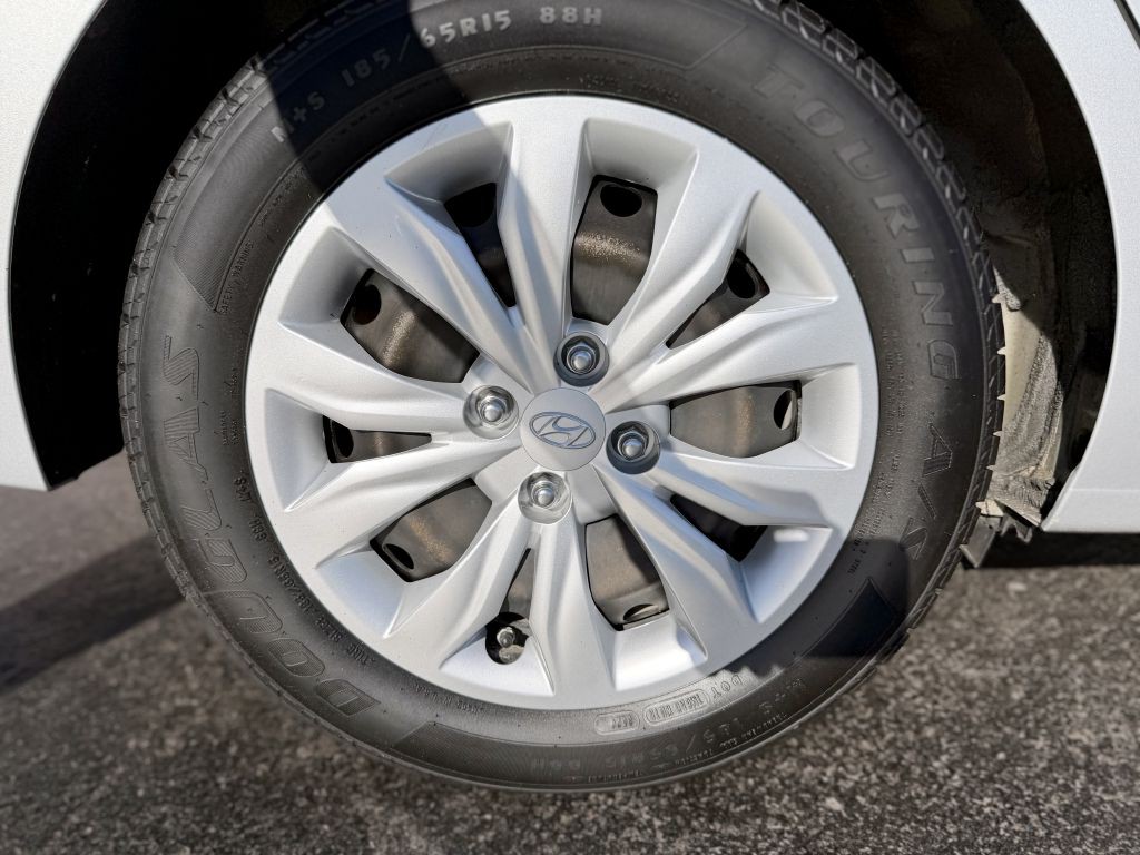 2022 Hyundai Accent Image 21