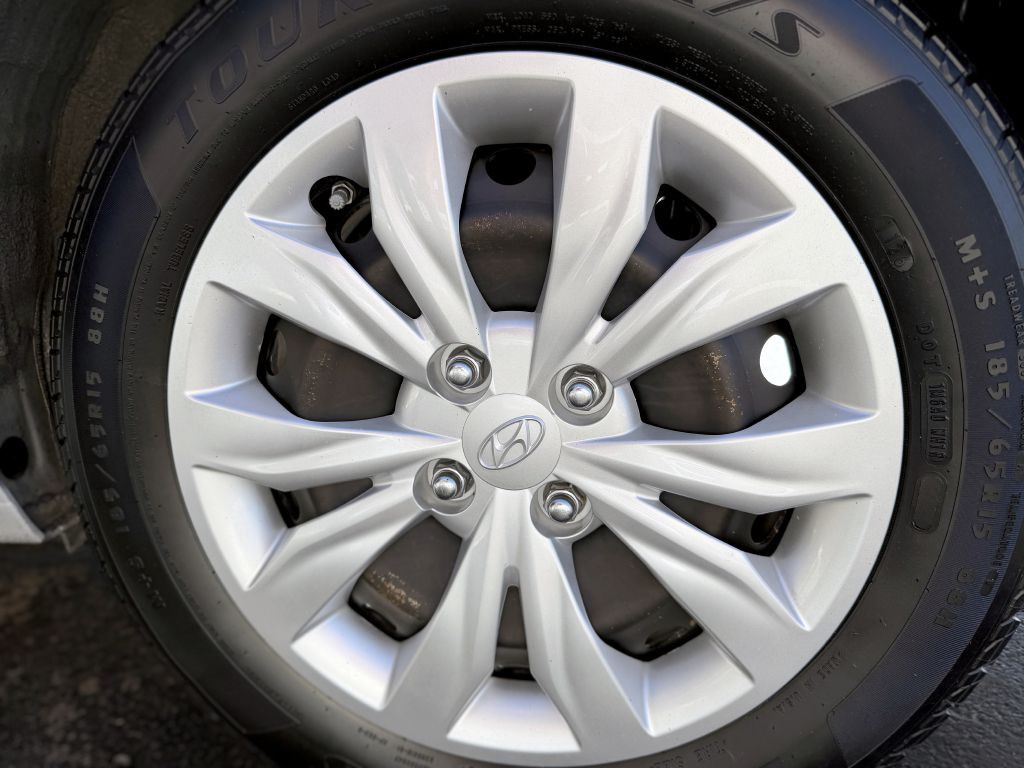 2022 Hyundai Accent Image 22