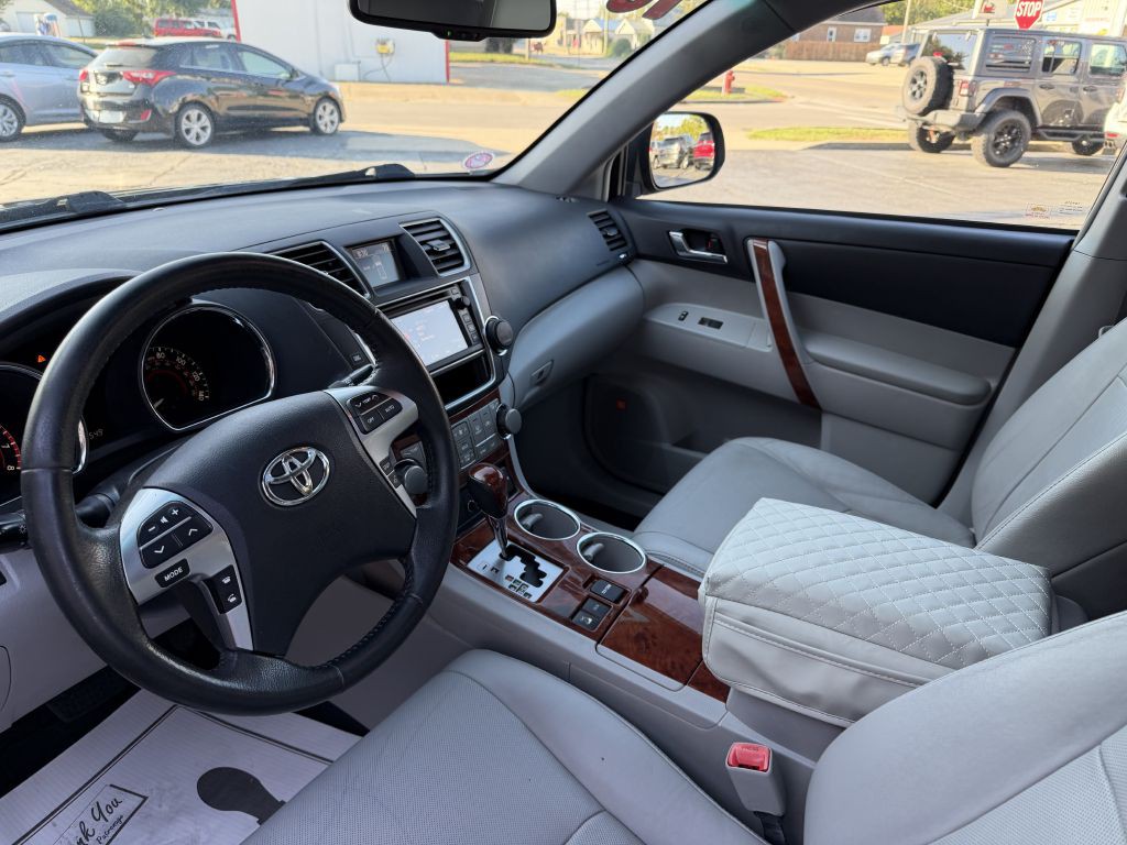 2013 Toyota Highlander Image 10
