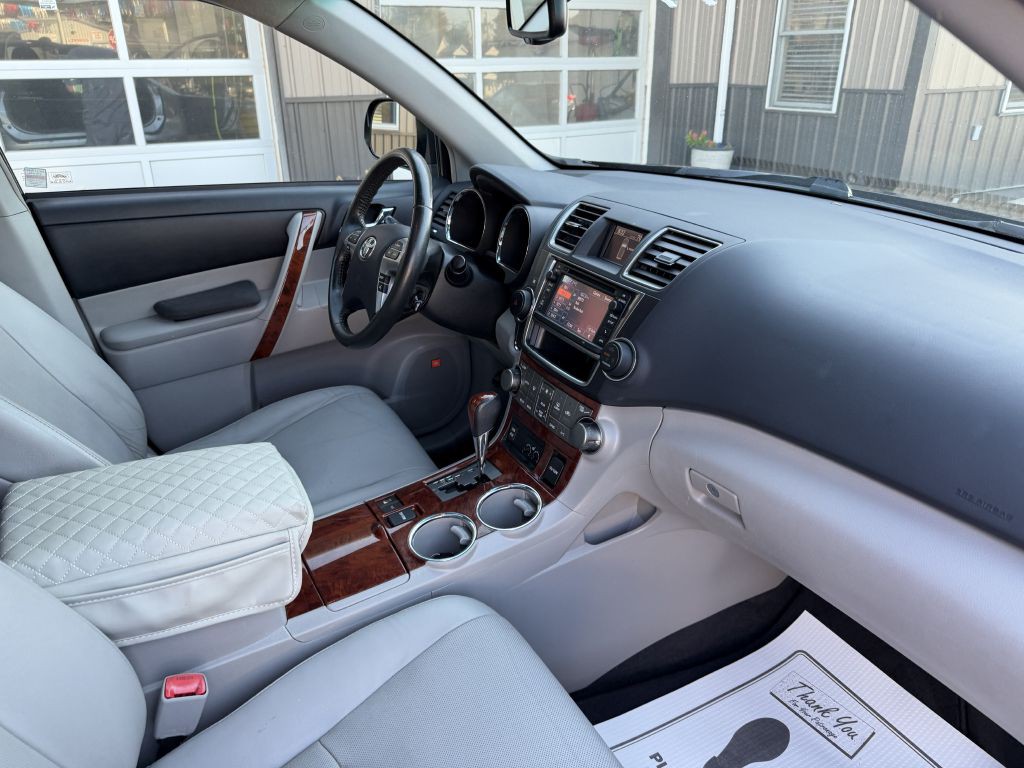 2013 Toyota Highlander Image 13