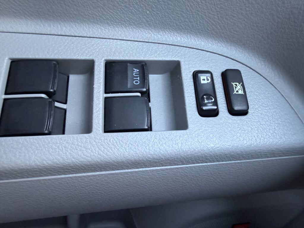 2013 Toyota Highlander Image 25