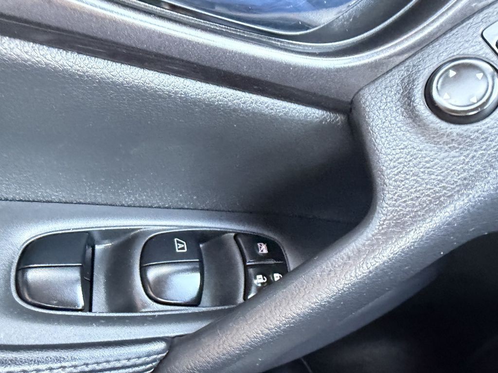 2019 Nissan Rogue Image 21