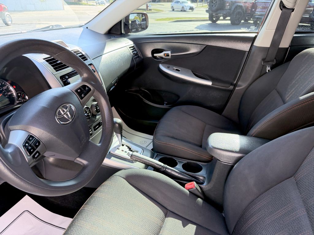 2013 Toyota Corolla Image 9
