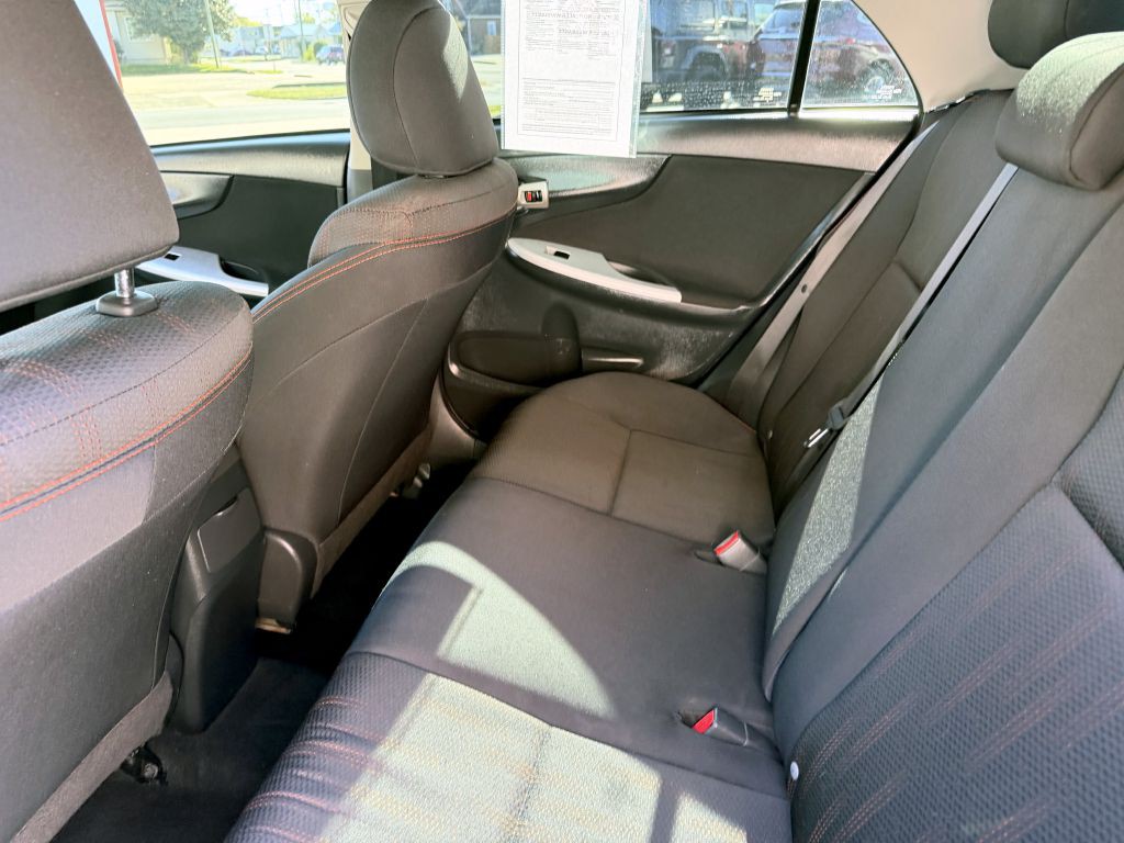 2013 Toyota Corolla Image 10