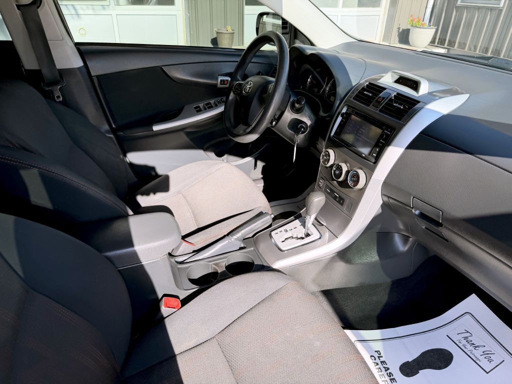 2013 Toyota Corolla Image 11