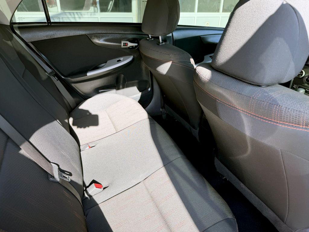 2013 Toyota Corolla Image 12