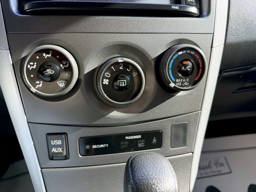 2013 Toyota Corolla Image 19