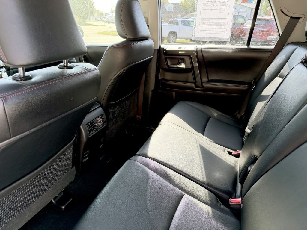 2016 Toyota 4Runner Image 10