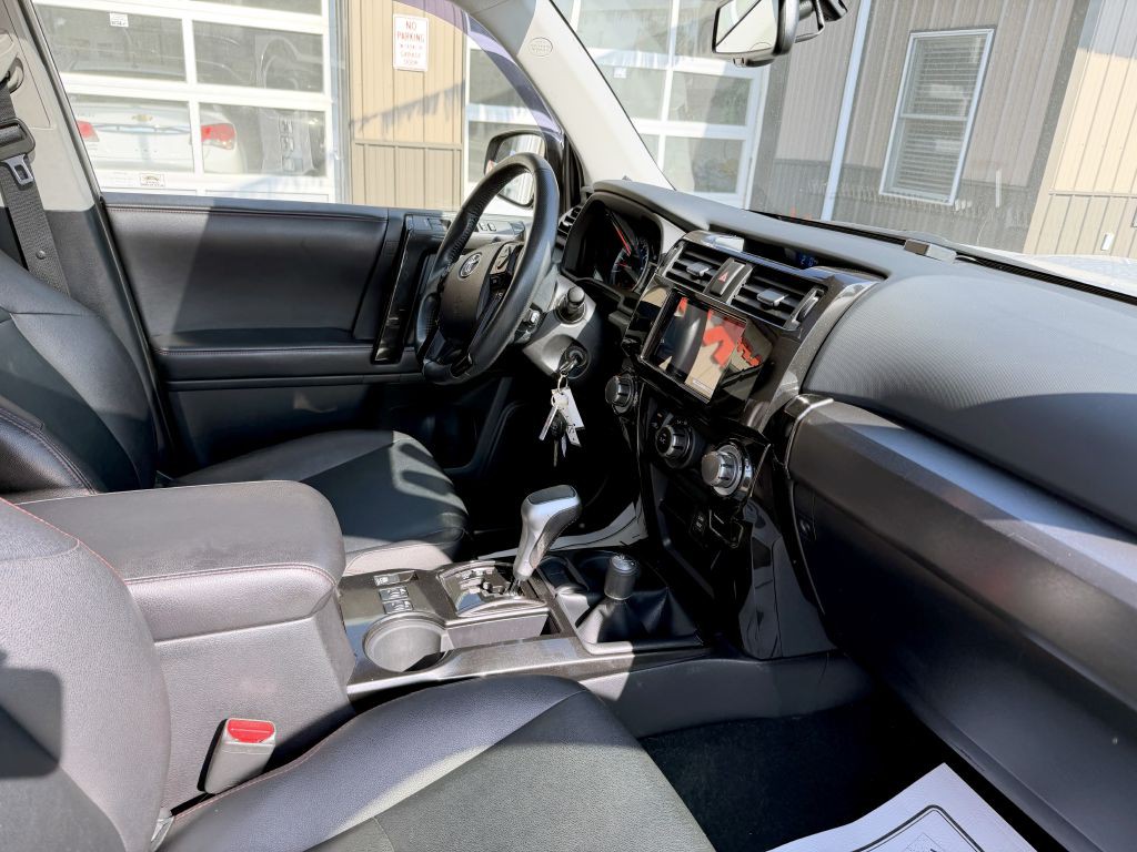 2016 Toyota 4Runner Image 11