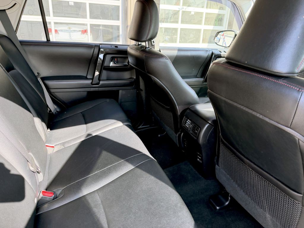 2016 Toyota 4Runner Image 12