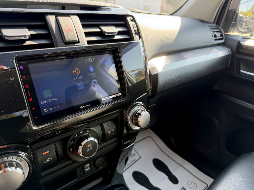 2016 Toyota 4Runner Image 16
