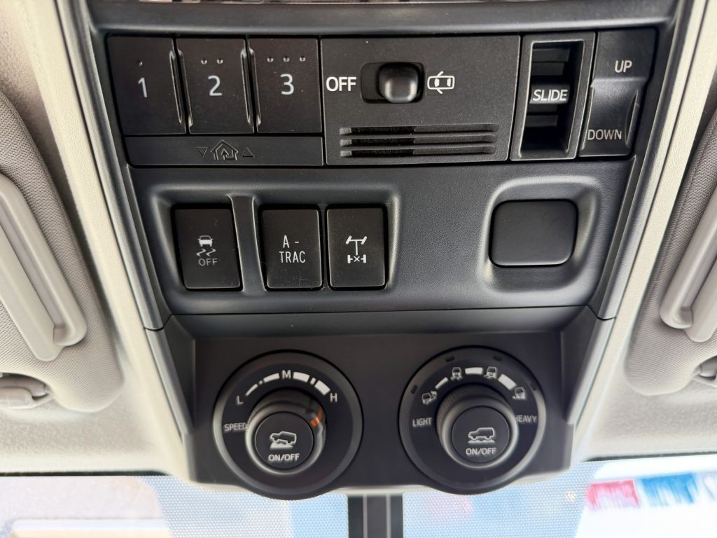 2016 Toyota 4Runner Image 24