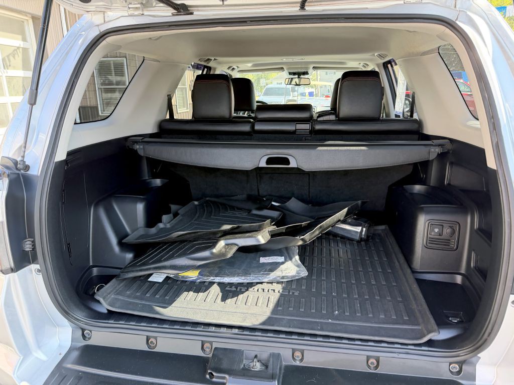 2016 Toyota 4Runner Image 28