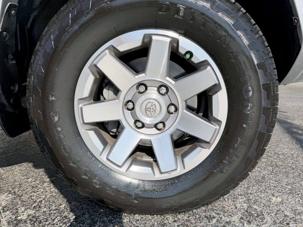 2016 Toyota 4Runner Image 30