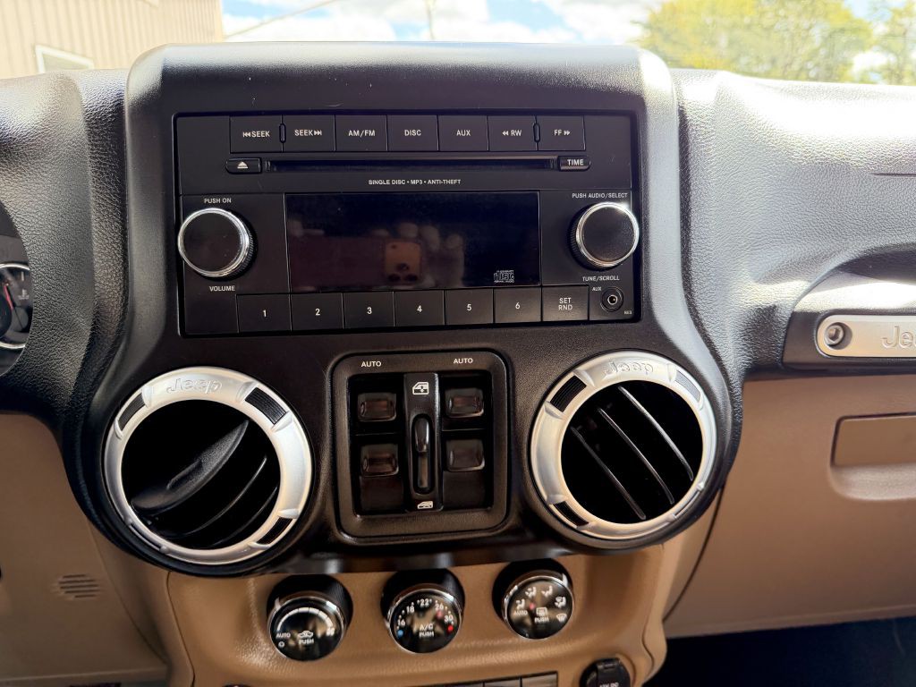 2012 Jeep Wrangler Image 16