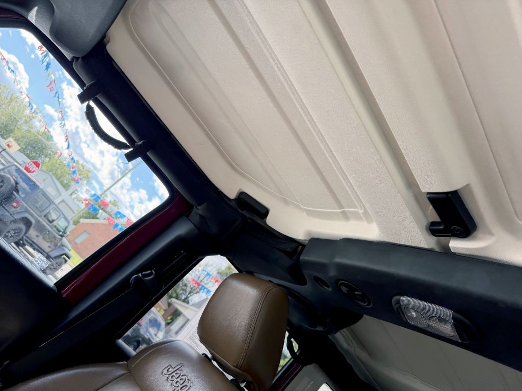 2012 Jeep Wrangler Image 19